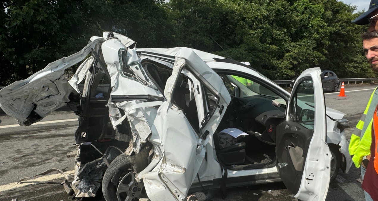 Araçlar birbirine girdi 3 kişi can verdi… Aileyi parçalayan kaza